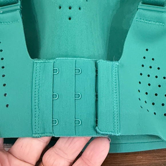 NWT Victoria's Secret Sz 36B Green Sports Bra - Picture 7 of 13